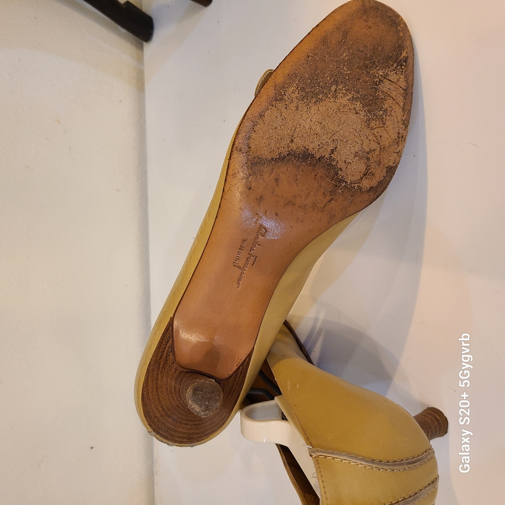 Salvatore Ferragamo Women's Tan and White Heels - Picture 6 of 7